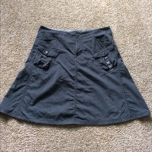 Mountain Hardwear women’s cargo style skirt.